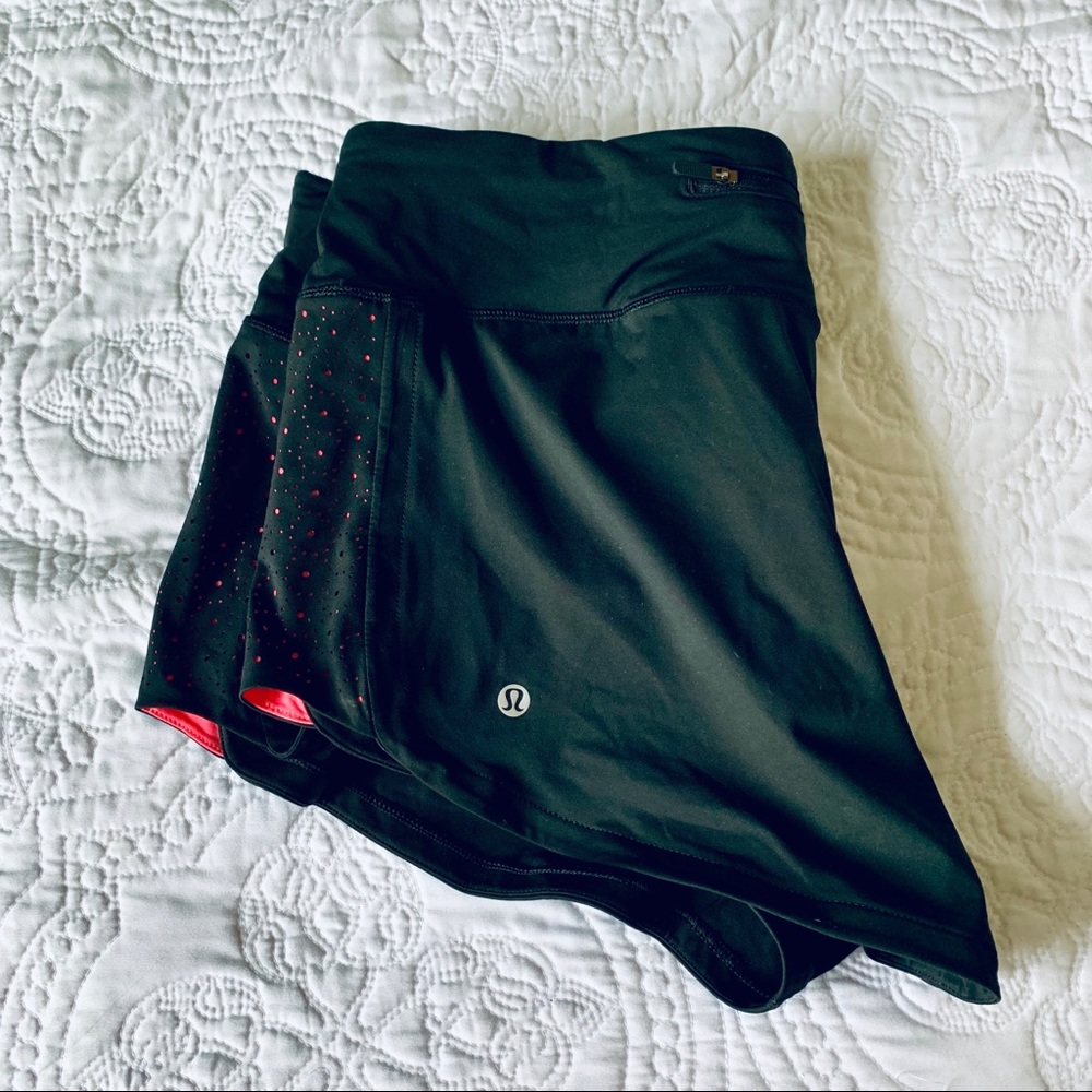 Lululemon Speed Up Short in Flash